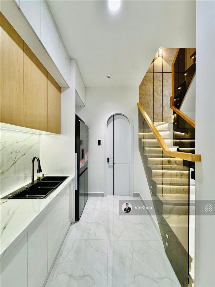 Dọn vào ở ngay! thích quảng đức, phú nhuận  dt 6x6m, vuông vức (sẵn 4 tầng, 3 pn) chỉ 7,9 tỷ tl