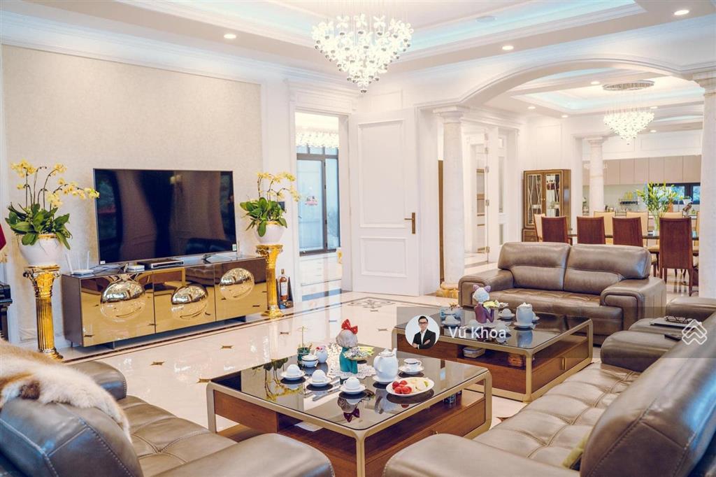 2 mặt tiền  biệt thự sân vườn ngay trung tâm quận 1  dt 205m2, vuông vức (sẵn 2 tầng) chỉ 40 tỷ