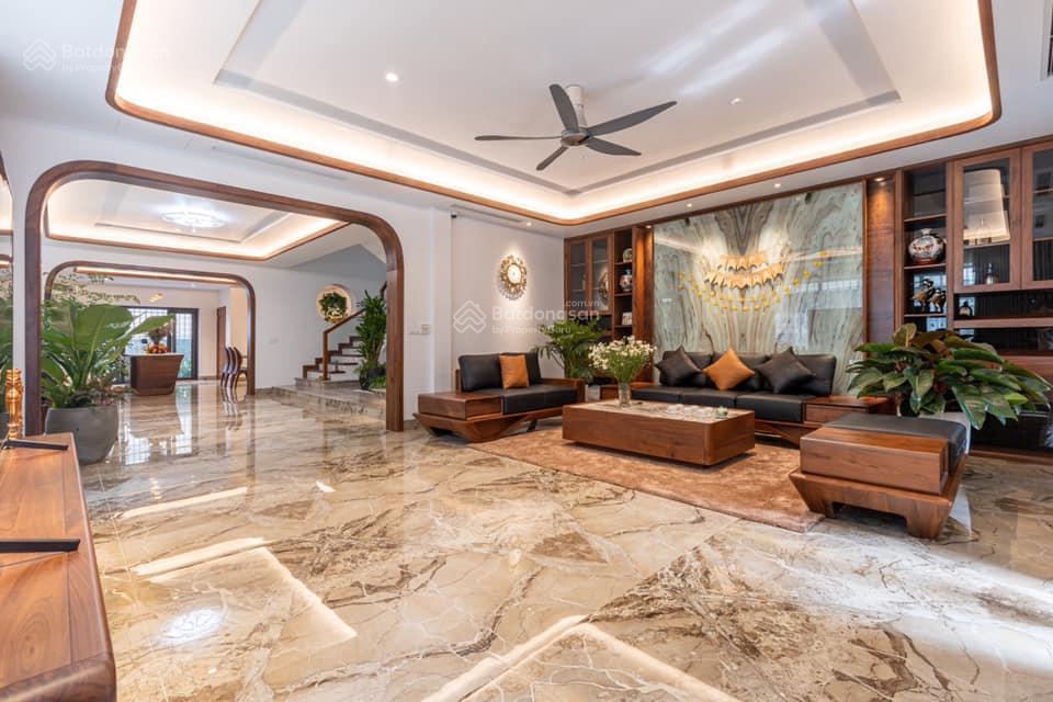 Biệt thự sân vườn ngay mặt tiền p.tân định, quận 1  dt 10x23m, 223m2 (4 tầng) chỉ 125 tỷ tl