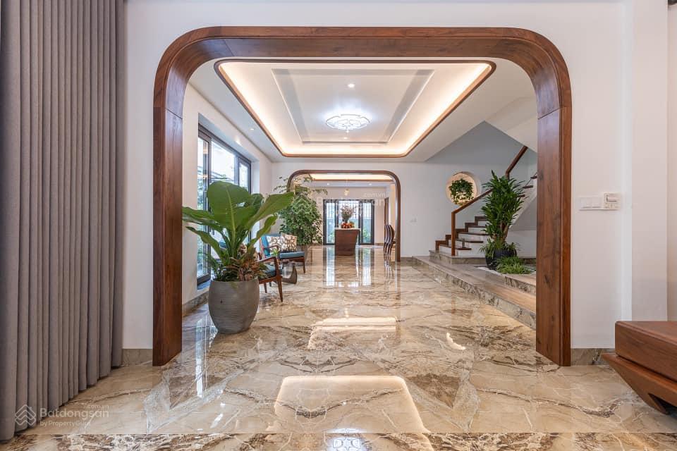 Biệt thự sân vườn ngay mặt tiền p.tân định, quận 1  dt 10x23m, 223m2 (4 tầng) chỉ 125 tỷ tl