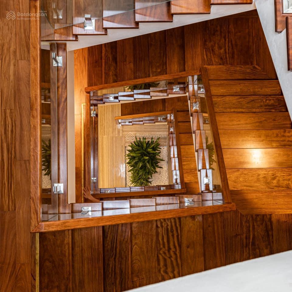 Biệt thự sân vườn ngay mặt tiền p.tân định, quận 1  dt 10x23m, 223m2 (4 tầng) chỉ 125 tỷ tl