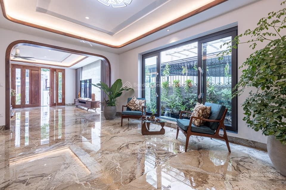 Biệt thự sân vườn ngay mặt tiền p.tân định, quận 1  dt 10x23m, 223m2 (4 tầng) chỉ 125 tỷ tl