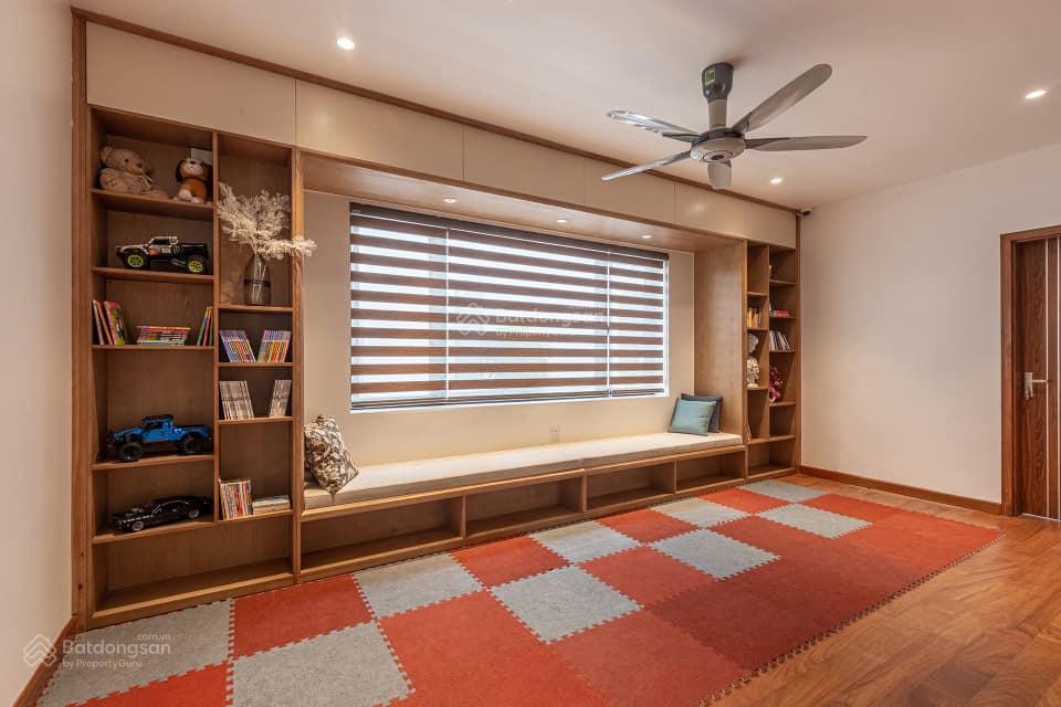 Biệt thự sân vườn ngay mặt tiền p.tân định, quận 1  dt 10x23m, 223m2 (4 tầng) chỉ 125 tỷ tl