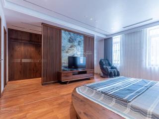 Biệt thự sân vườn ngay mặt tiền p.tân định, quận 1  dt 10x23m, 223m2 (4 tầng) chỉ 125 tỷ tl