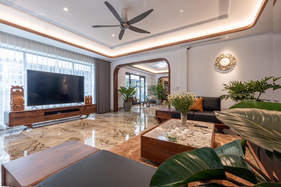 Biệt thự sân vườn ngay mặt tiền p.tân định, quận 1  dt 10x23m, 223m2 (4 tầng) chỉ 125 tỷ tl