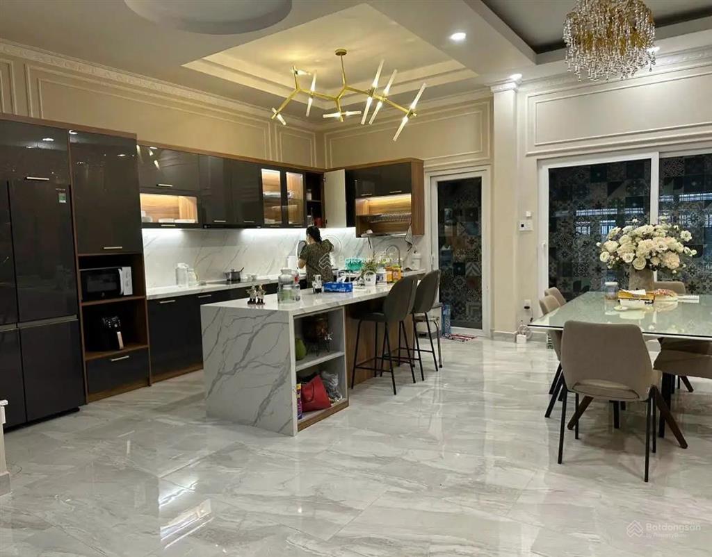 Ngộp bank  gấp bán! võ thị sáu, tân định, q1  dt 7,5x15m (cn hơn 100m2) 3 tầng  chỉ 23,5 tỷ tl