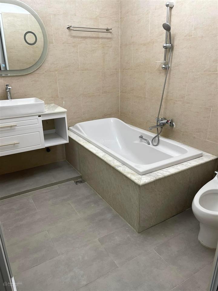 Căn góc hẻm 6m khu lê văn sỹ, p14, q3  dt 10x10m, vuông vức (sẵn 4 tầng, 4 pn) chỉ 18 tỷ tl