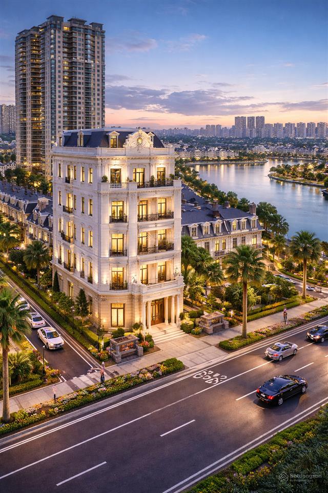 Mình cần bán nhanh nhà mặt phố lương thế vinh sát vinhome green bay view hồ chỉ hơn 30 tỷ.