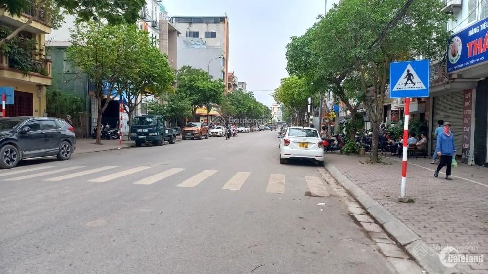 Chính chủ cần bán nhà phân lô phố trạm, long biên, 130 m2, mặt tiền 7m, vuông vắn. giá chỉ 38 tỷ.