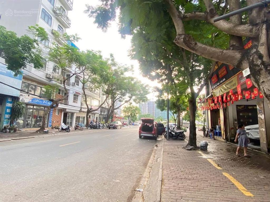 Chính chủ cần bán nhà phân lô phố trạm, long biên, 130 m2, mặt tiền 7m, vuông vắn. giá chỉ 38 tỷ.