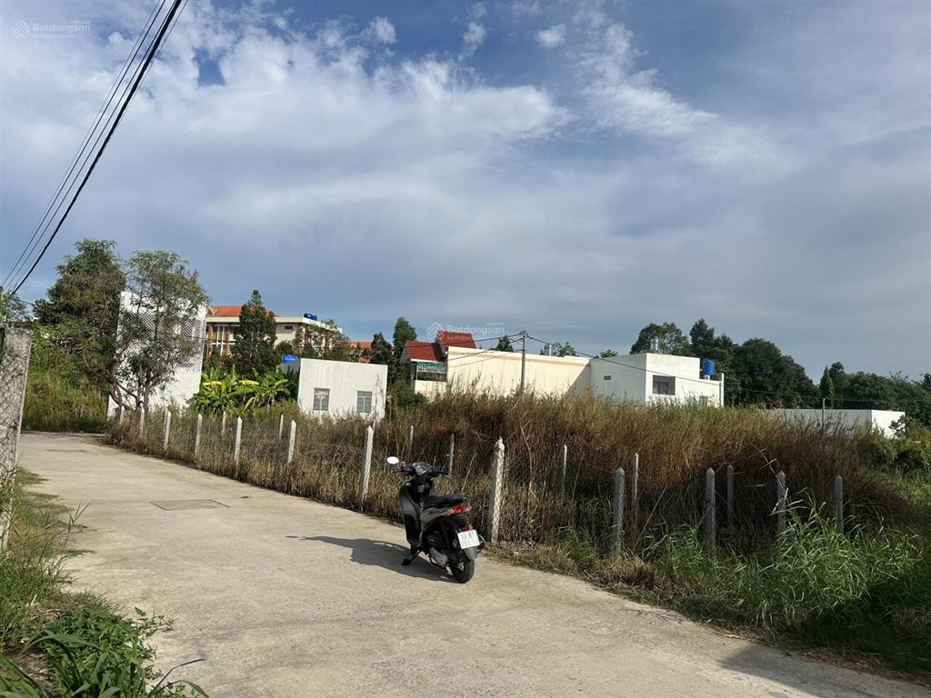 Chính chủ bán 100m2 đất thổ cư 1t5 ngay trường chuyên tân an ,phường 4 ,đường xe hơi