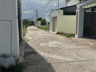 Chính chủ bán 100m2 đất thổ cư ngay trường chuyên tân an ,phường 4 ,đường xe hơi