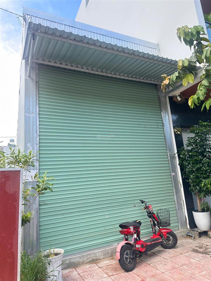 Bán đất tặng căn nhà mặt tiền chợ đêm tân an, 64m2, sổ sẵn