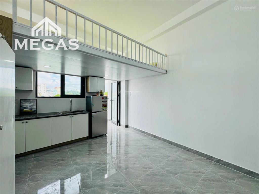Căn hộ mini gác cao  full nội thất  ban công riêng ngay cầu tham lương  đông hưng thuận