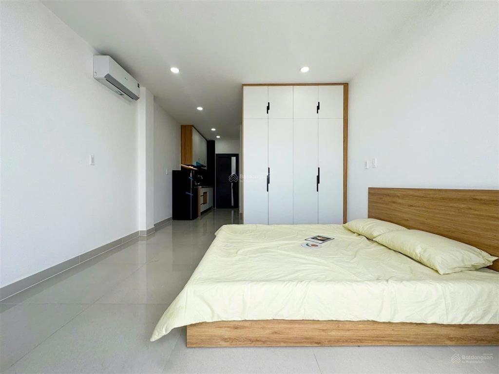 Căn hộ 35m2 máy giặt riêng, full nội thất  ban công cửa sổ lớn ngay cầu tham lương