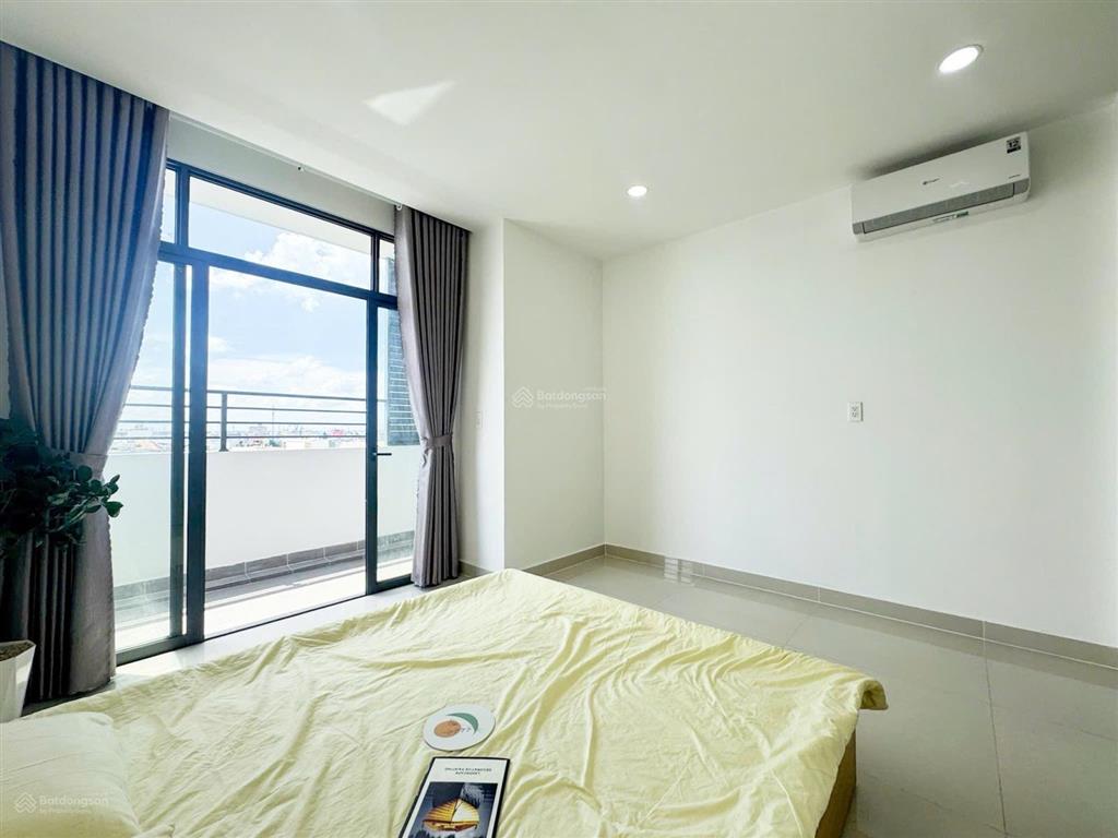 Căn hộ 35m2 máy giặt riêng, full nội thất  ban công cửa sổ lớn ngay cầu tham lương