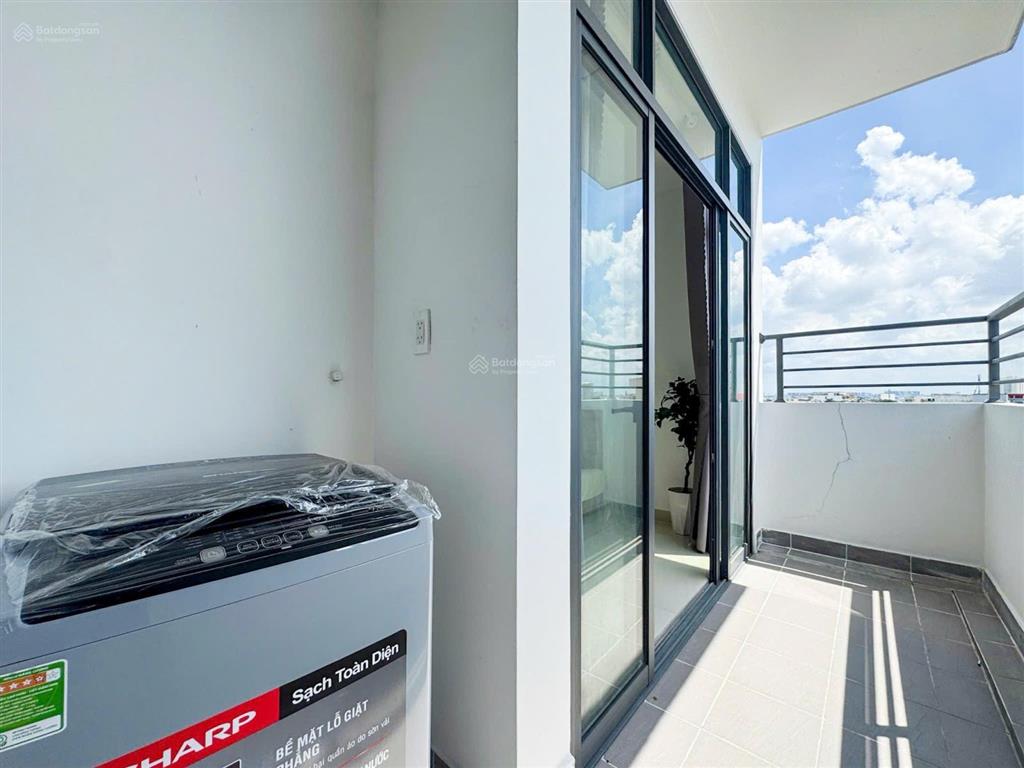 Căn hộ 35m2 máy giặt riêng, full nội thất  ban công cửa sổ lớn ngay cầu tham lương