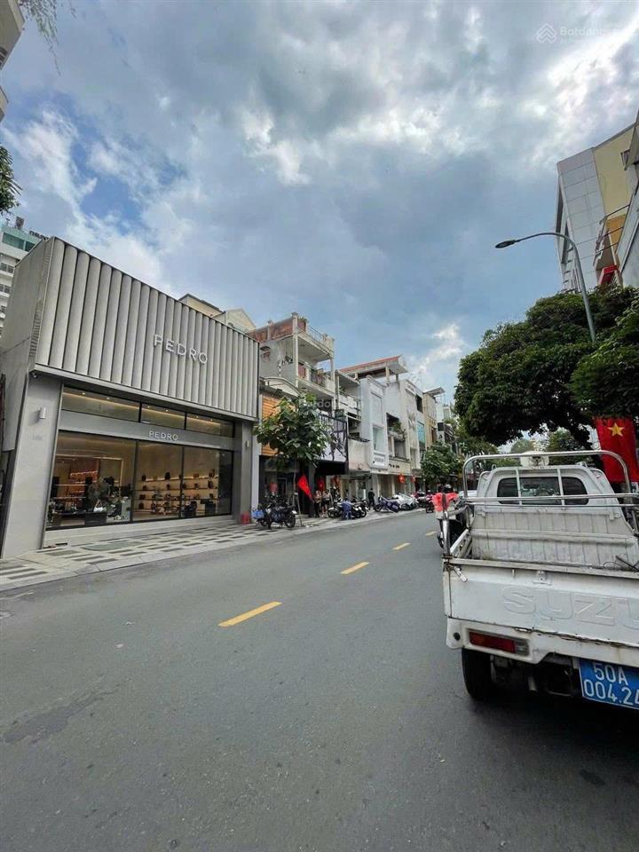 Duy nhất góc 2 mặt tiền nguyễn trãi, p. bến thành, 9.5x21.5m, hđt 320 tr/th