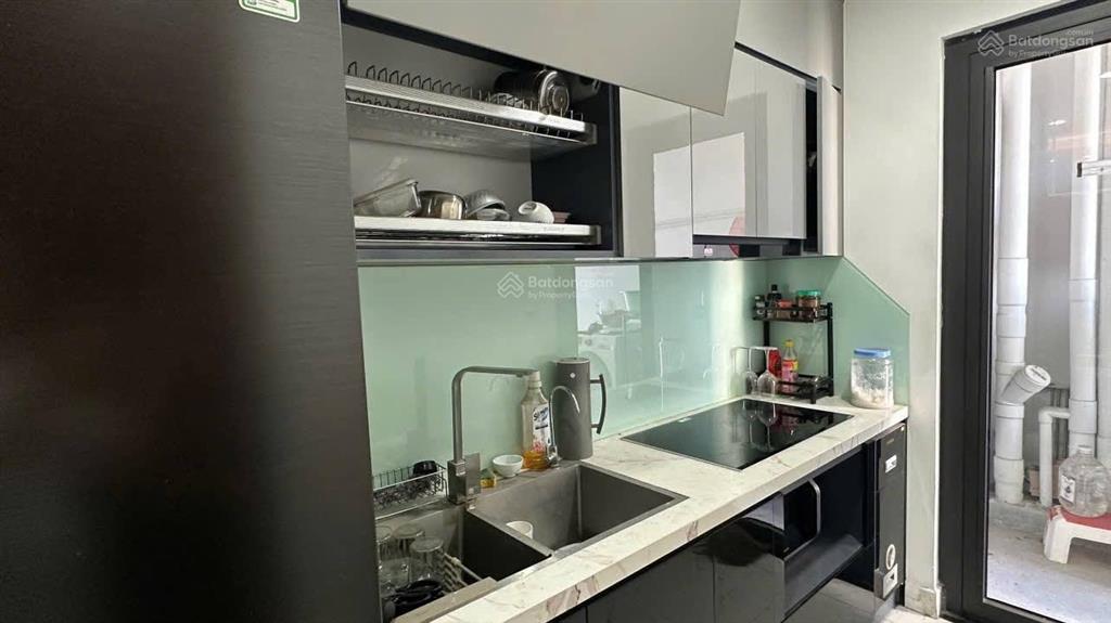 Gia đình cần bán căn hộ 2 ngủ tòa a2 phương đông green park với đầy đủ nội thất
