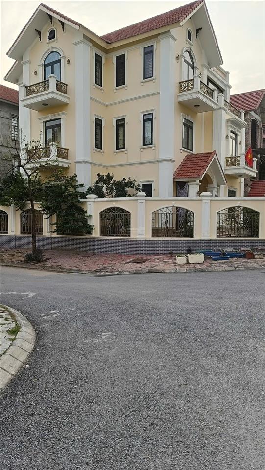 Biệt thự phú lương  văn phú, 200m2 vị trí gần vườn hồng giá chỉ 38.9 tỷ