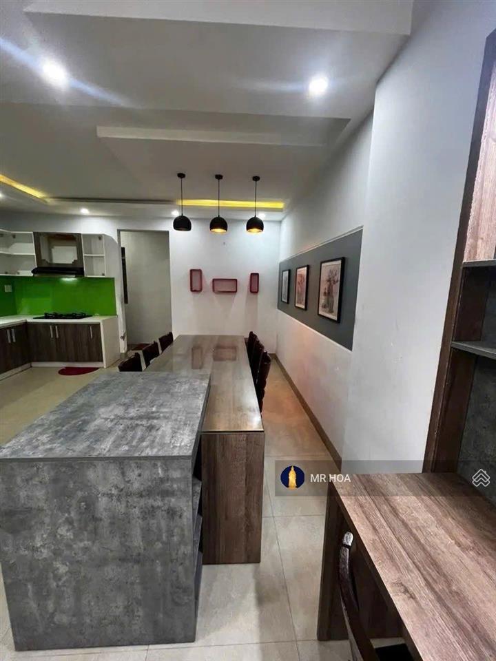 Cần tiền bán nhanh nhà 2 tầng, để lại nội thất.