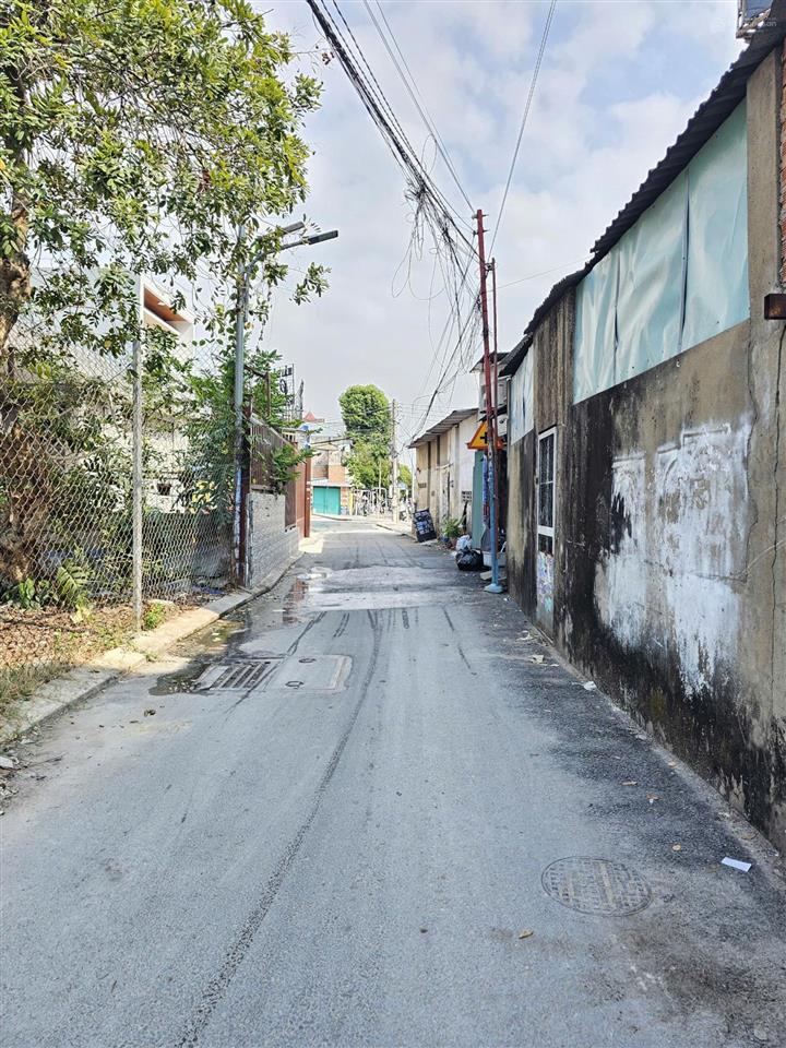 Bán đất lớn sau lưng nhà ga dĩ an p.dĩ an tp.dĩ an dt 310,3m2, thổ cư 100m2 (15x30m)