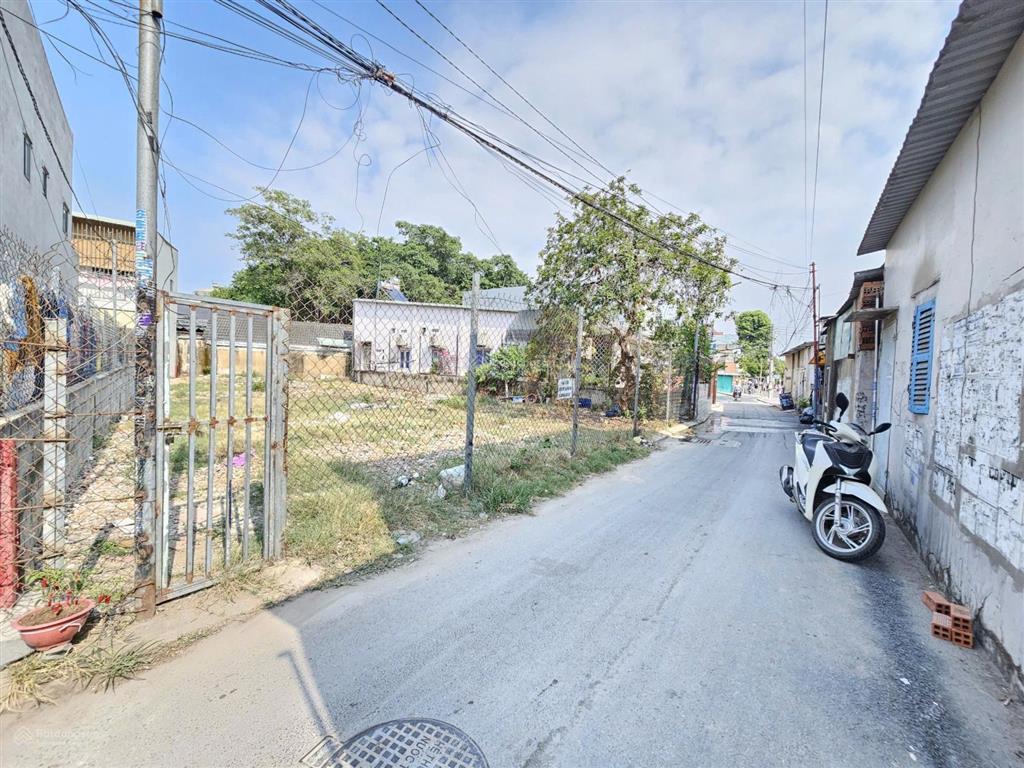 Bán đất lớn sau lưng nhà ga dĩ an p.dĩ an tp.dĩ an dt 310,3m2, thổ cư 100m2 (15x30m)