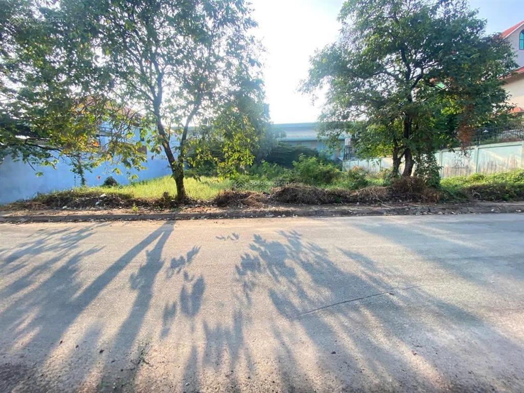 13,8 tỷ  bán đất biệt thự, khu tđc khoa học tự nhiên, p.bình thắng, tp.dĩ an dt 336m2(10x33.6m)