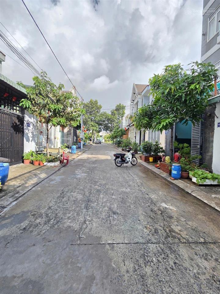3,55tỷ  bán nhà 1 trệt 1 lửng full nội thất gần kdl hố lang đường liên huyện, p.tân bình, tp.dĩ an