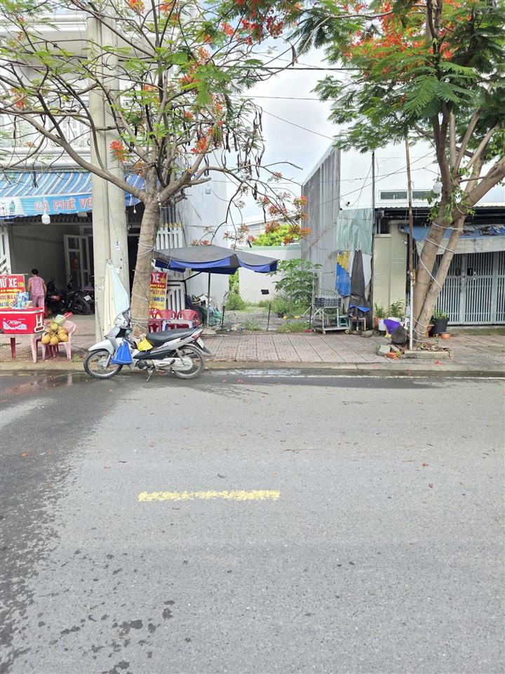 4,8 tỷ  bán đất mt đường kd view hồ và núi châu thới, kinh doanh và ở, p.bình an, tp.dĩ an 100,2m2