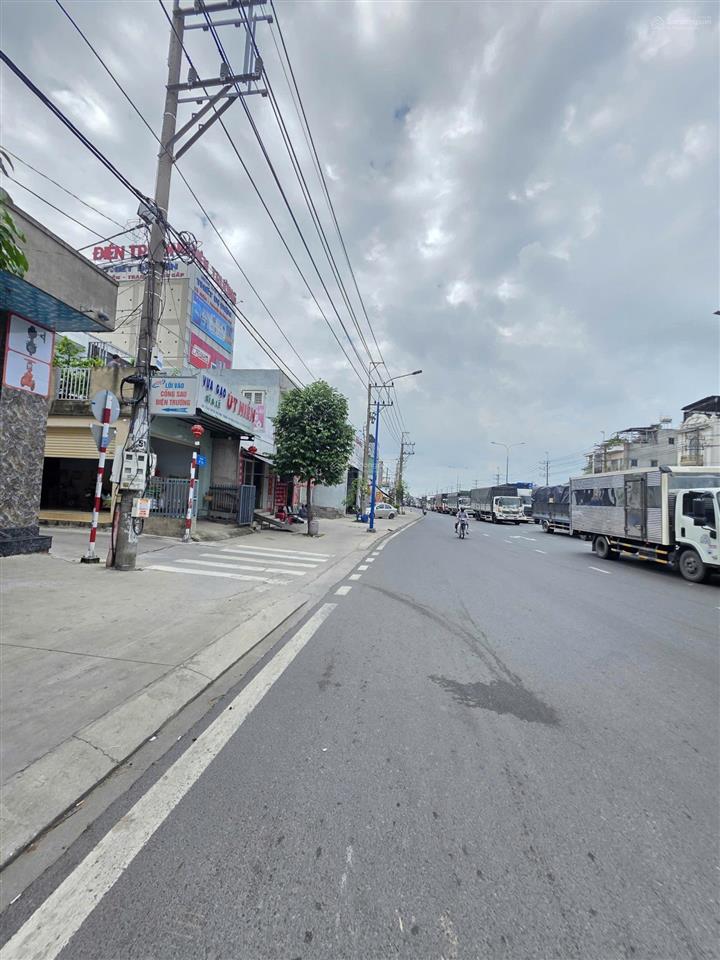 Bán nhà mt đt743 kinh doanh sầm uất 4,2 tỷ tl ở vòng xoay an phú, sầm uất, p.an phú, tp.thuận an