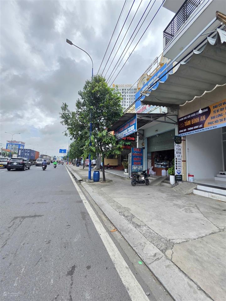 Bán nhà mt đt743 kinh doanh sầm uất 4,2 tỷ tl ở vòng xoay an phú, sầm uất, p.an phú, tp.thuận an