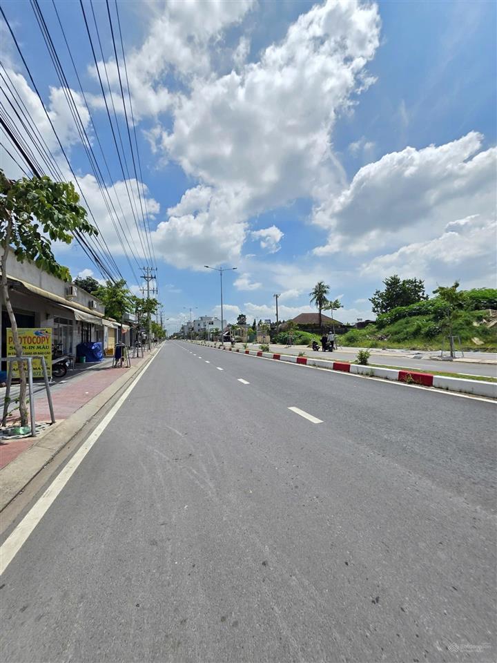 Bán đất gần làng đại học  mt đường 30 tháng 4, p.bình thắng, tp.dĩ an, dt 377,8m2 ngang 10m