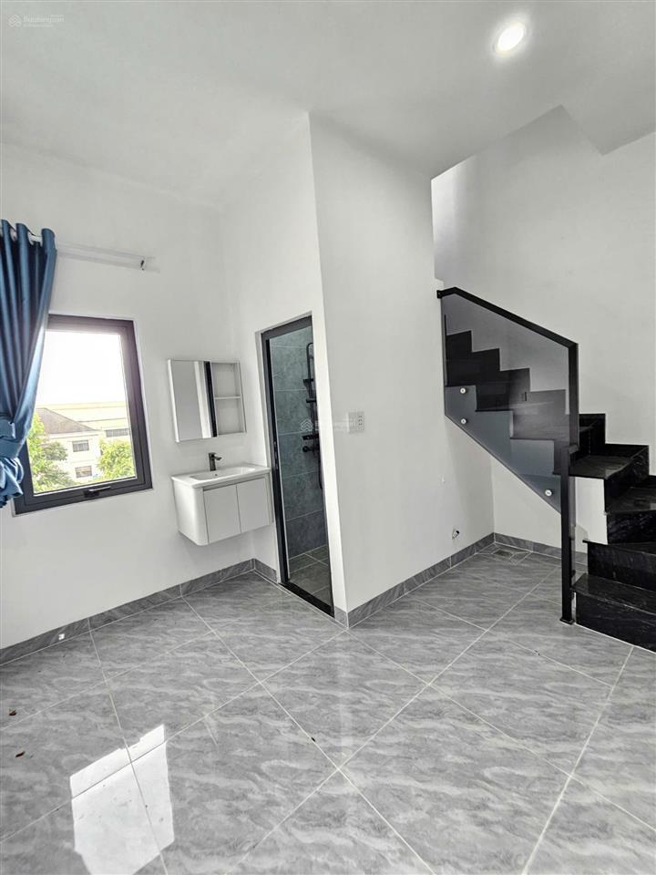 4,7 tỉ  nhà 2 mặt thoáng kdc vip phường dĩ an, tp hồ chí minh full nội thất cao cấp