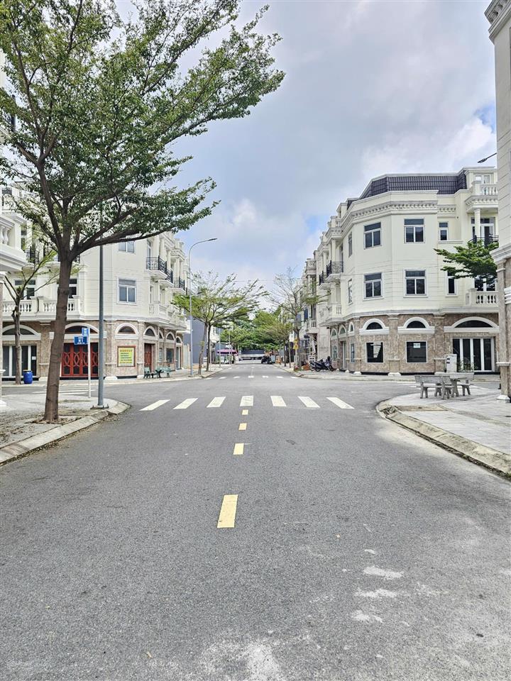 4,7 tỉ  nhà 2 mặt thoáng kdc vip phường dĩ an, tp hồ chí minh full nội thất cao cấp