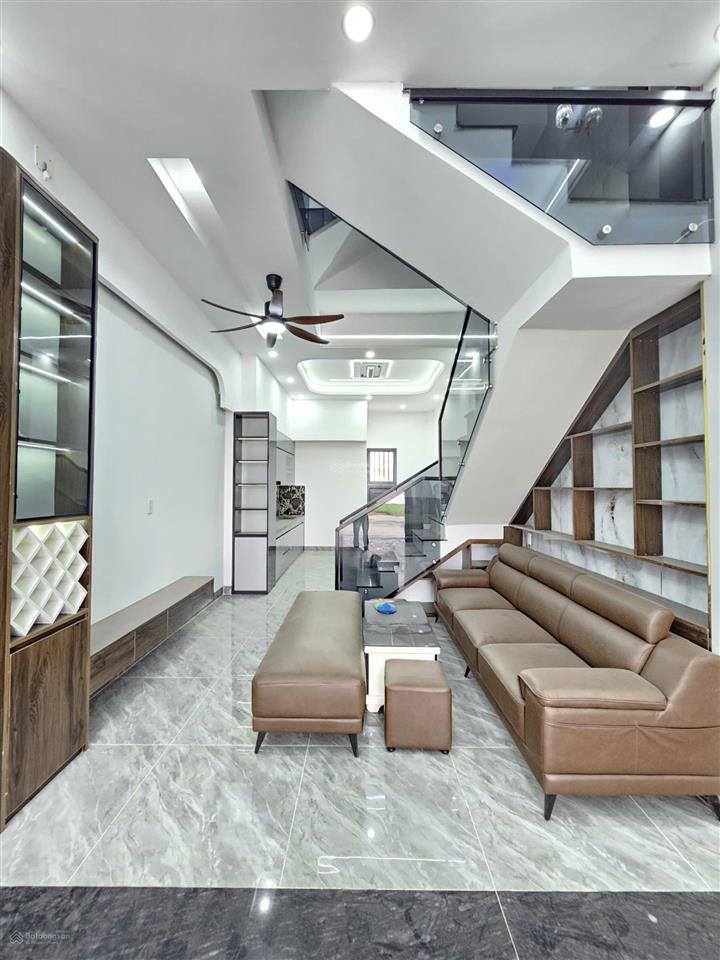 4,7 tỉ  nhà 2 mặt thoáng kdc vip phường dĩ an, tp hồ chí minh full nội thất cao cấp