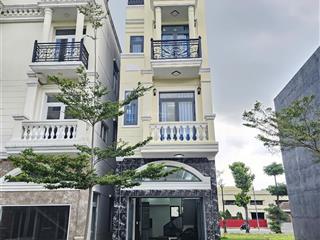 4,7 tỷ  nhà 2 mặt thoáng kdc vip phường dĩ an, tp hồ chí minh thạnh full nội thất cao cấp