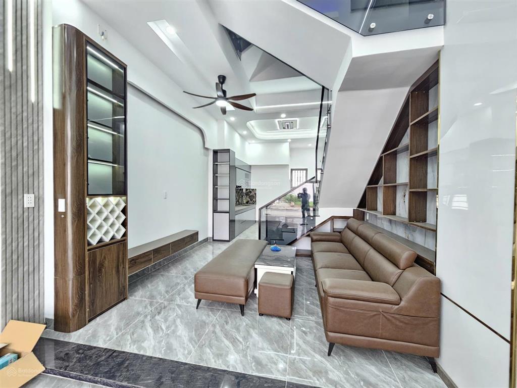 4,7 tỉ  nhà 2 mặt thoáng kdc vip phường dĩ an, tp hồ chí minh full nội thất cao cấp