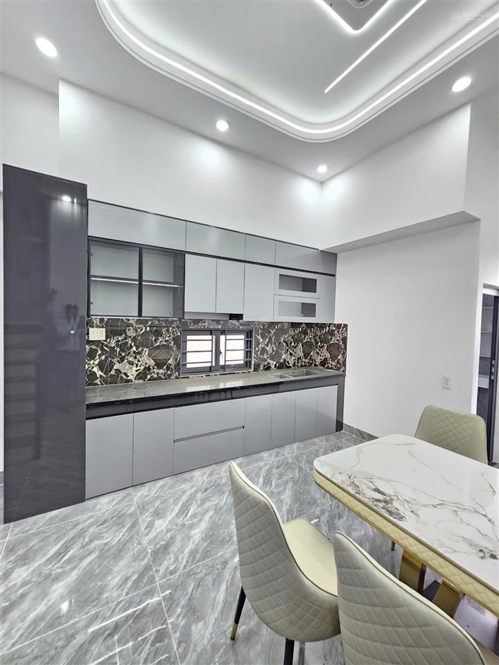 4,7 tỉ  nhà 2 mặt thoáng kdc vip phường dĩ an, tp hồ chí minh full nội thất cao cấp
