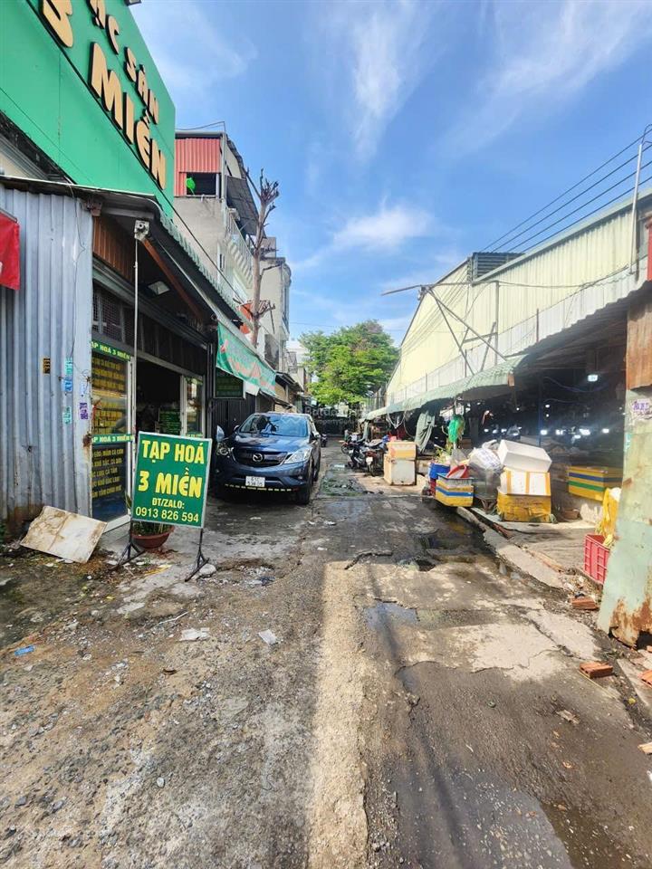 2,4 tỷ  bán nhà mt chợ phú phong p. bình chuẩn thuận an. nhà có gác ở lại. kinh doanh buôn bán