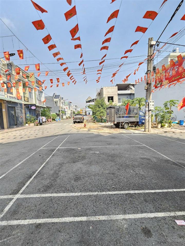3,65 tỷ  bán đất rẻ góc 2mt kdc gần đường lê hồng phong p.tân bình tp.dĩ an