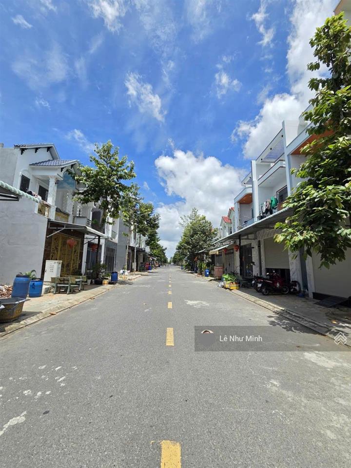 3,3 tỷ  bán nhà 2 mặt tiền, gần chợ bà tri 500m, p. tân hiệp, tp. tân uyên. gần vòng xoay kim hằng