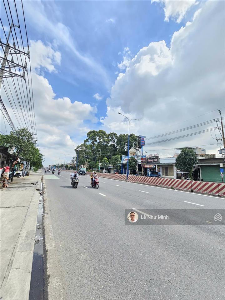 Cho thuê mtkd (agribank cũ) dt743 gần vòng xoay an phú. 400m2 (15x27) kd sầm uất, showroom..