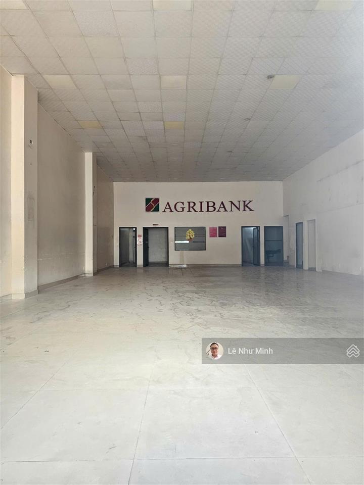 Cho thuê mtkd (agribank cũ) dt743 gần vòng xoay an phú. 400m2 (15x27) kd sầm uất, showroom..