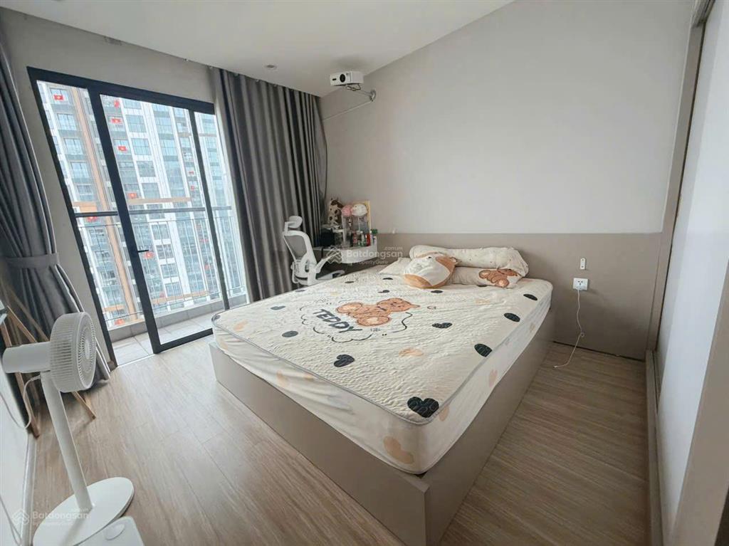 Chính chủ bán s1.12.2305 full nội thất, view biệt thự ngọc trai, giá chỉ 4 tỷ căn 64m².