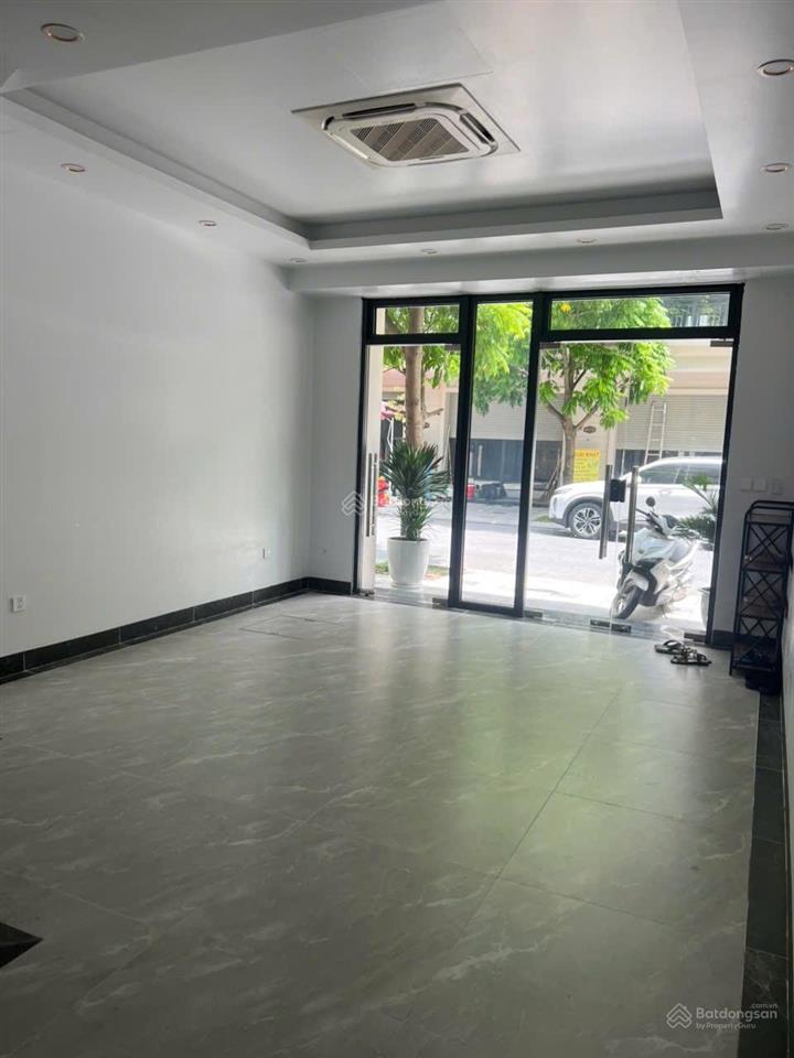 Cho thuê tầng 1 căn sao biển, thích hợp làm vp, spa.  0962 506 *** e linh