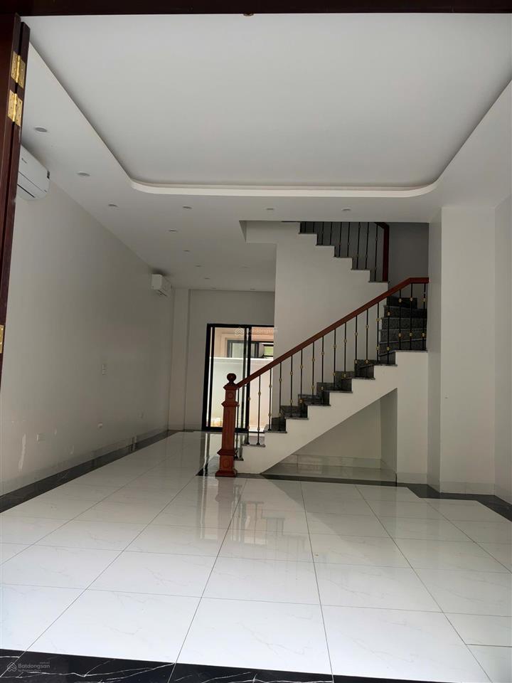 Liền kề cọ xanh, hoàn thiện 2 tầng. giá chỉ 8tr.  0962 506 *** để đi xem nhà