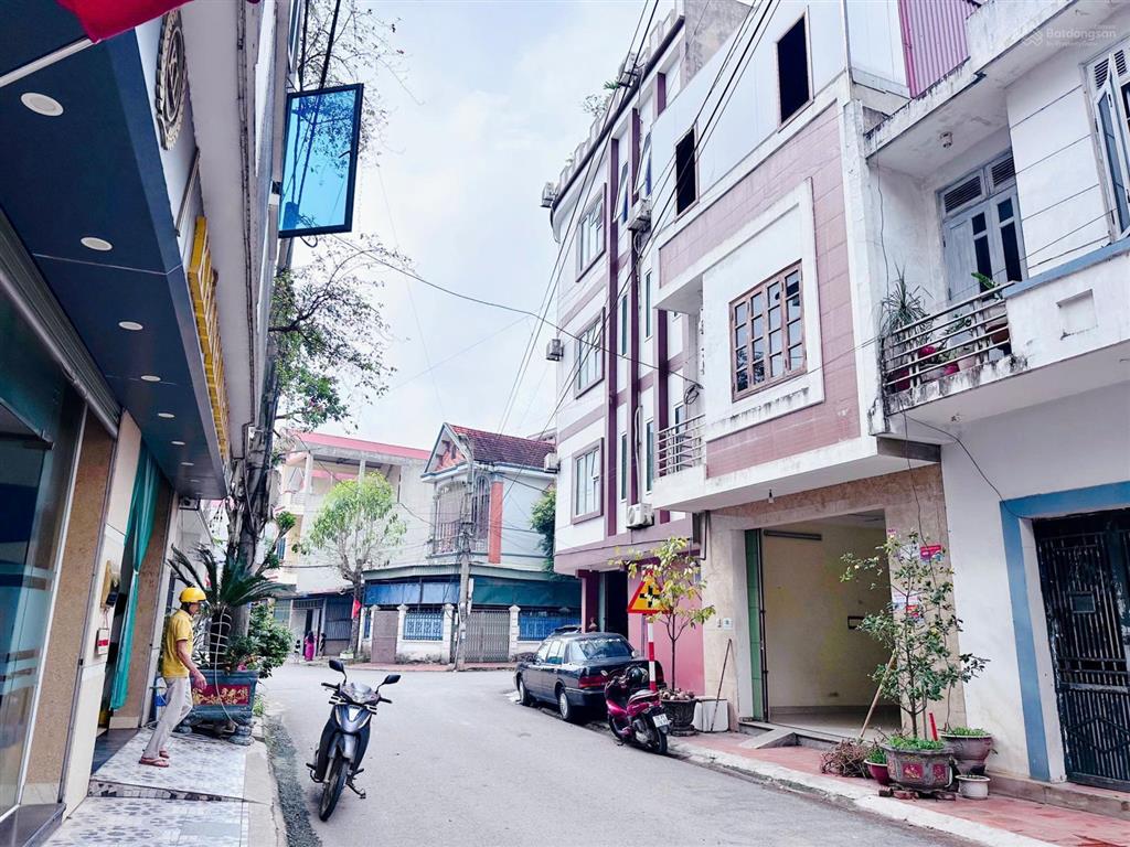 Cc cho thuê nhà lk 2.5 tầng 4 phòng ngủ, khu phố sầm uất tại hiệp hòa, có sẵn điều hòa, nóng lạnh