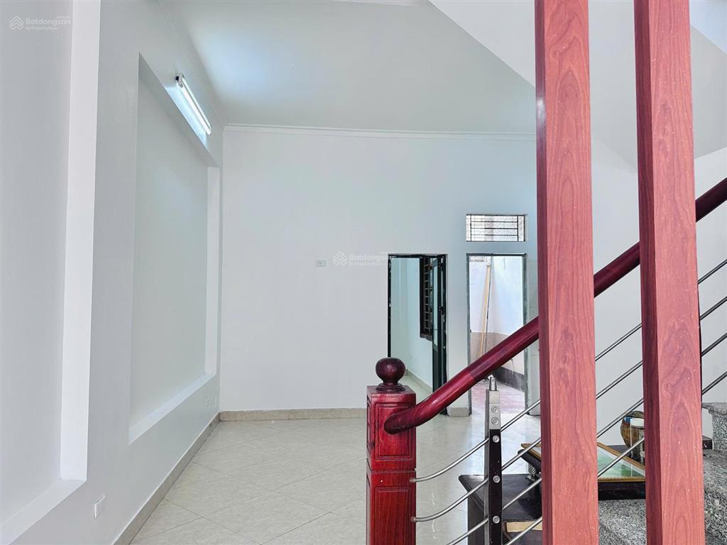 Cc cho thuê nhà lk 2.5 tầng 4 phòng ngủ, khu phố sầm uất tại hiệp hòa, có sẵn điều hòa, nóng lạnh