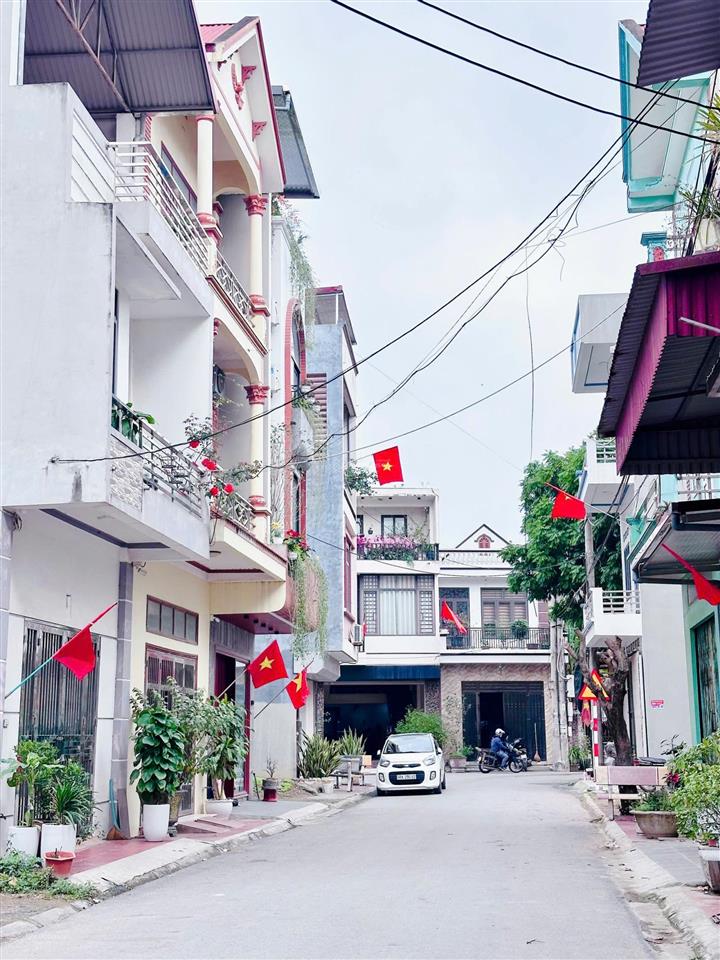 Cc cho thuê nhà lk 2.5 tầng 4 phòng ngủ, khu phố sầm uất tại hiệp hòa, có sẵn điều hòa, nóng lạnh